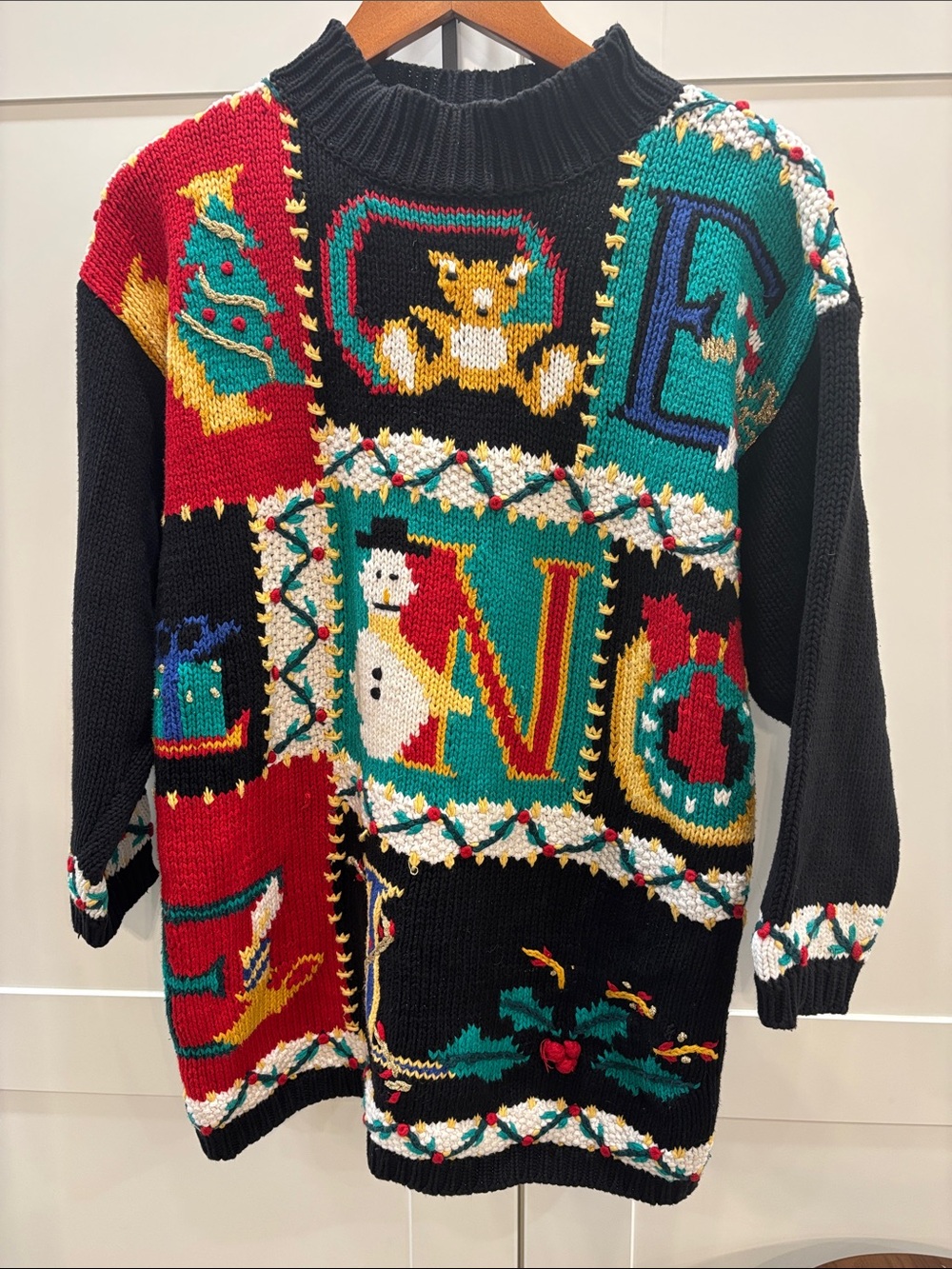 Vintage Cleo 100% Cotton Black Multicolor Christmas Patch Sweater